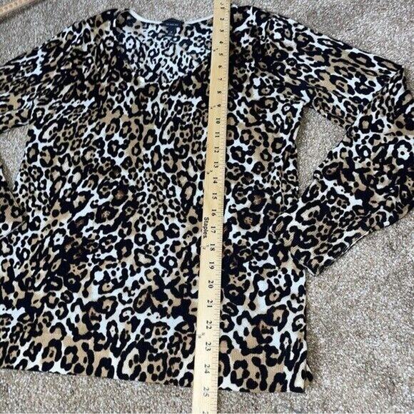 Talbots Extra-fine yarns Soft Merino V-Neck Sweater - Leopard Print SZ M - Picture 8 of 9